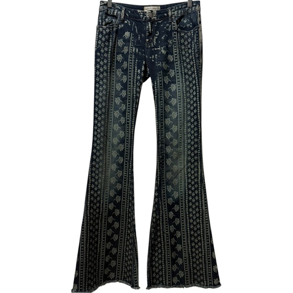 FREE PEOPLE MANTRA BALI BELL BOTTOMS Flare Low Rise Boho Hippie Jeans Size 27 - Picture 4 of 8